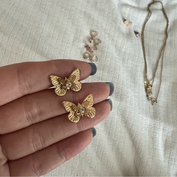 Contemporary Gold Jewelry Bundle - Picture 5 of 8